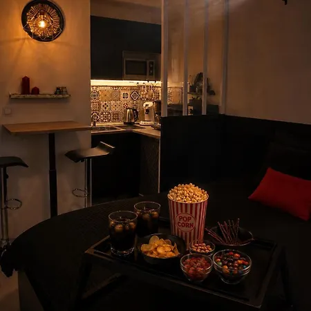 La Nocturne Climatisee Avec Ecran Cinema Apartment